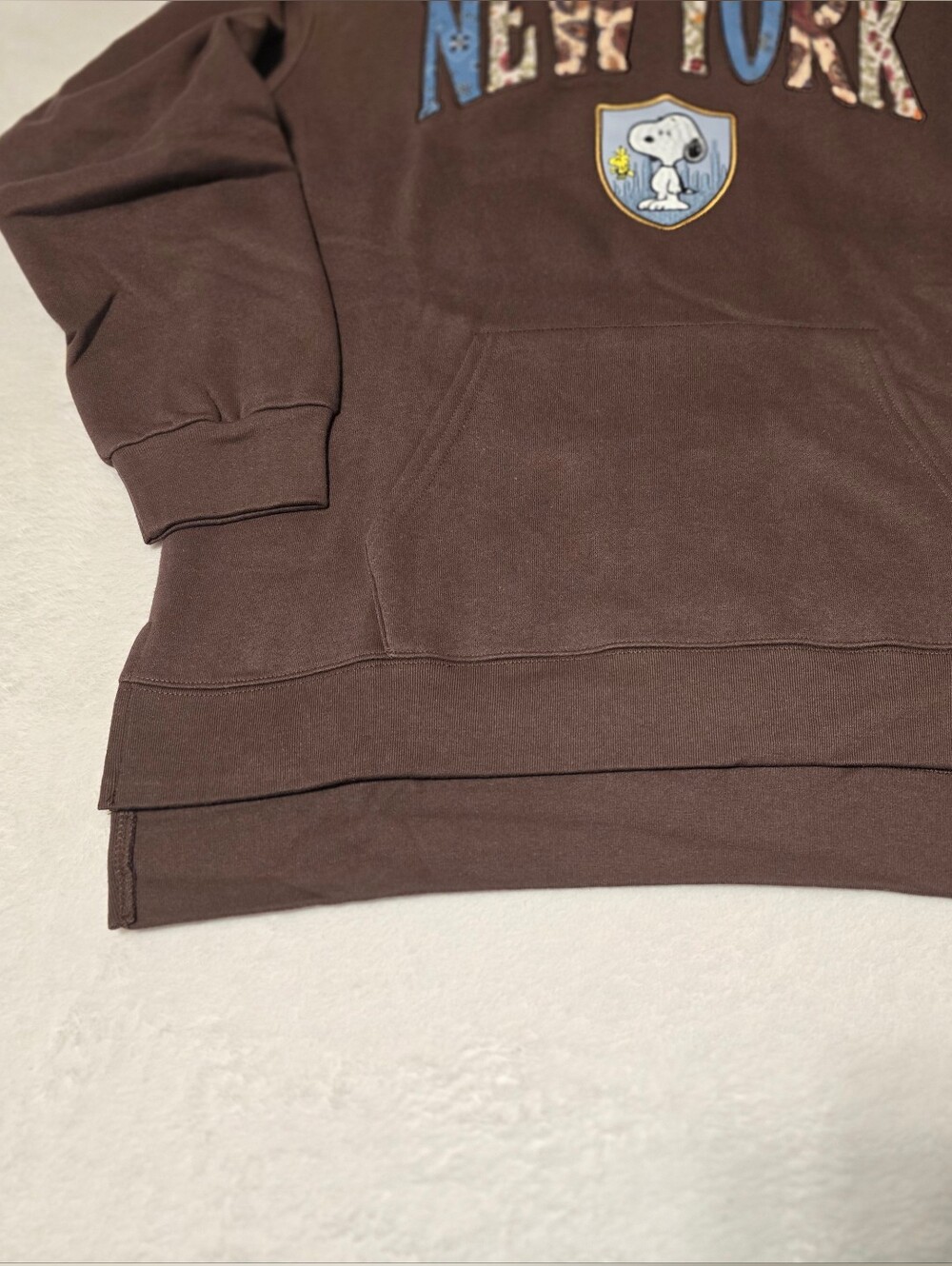 NWT Peanuts Snoopy New York Character Patchwork Destination Hoodie Brown M - Picture 4 of 9